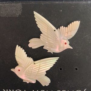 VINTAGE Mother of Pearl carved dove earrings